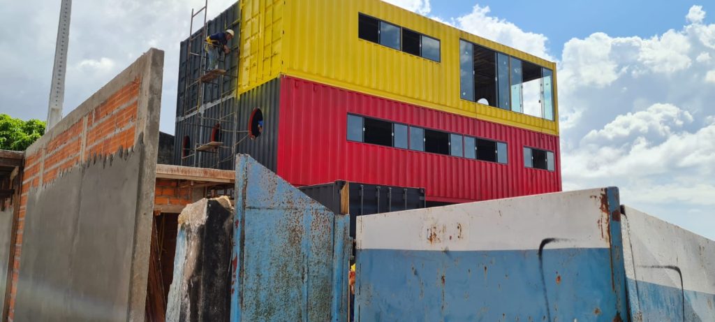 Projeto container Prédio comercial conteiner marítimo 240m2 com 8 Conteiner 40 pés HC
